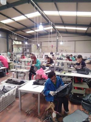 故城縣招聘信息:剛子箱包加工廠大量招收縫紉機(jī)工,年齡25―45,工資2500―3500,上不封頂,另有全勤獎,長期有活,有意者前來咨詢,地址:故城縣鄭口二道街縣社北300米 - 故城人故城事